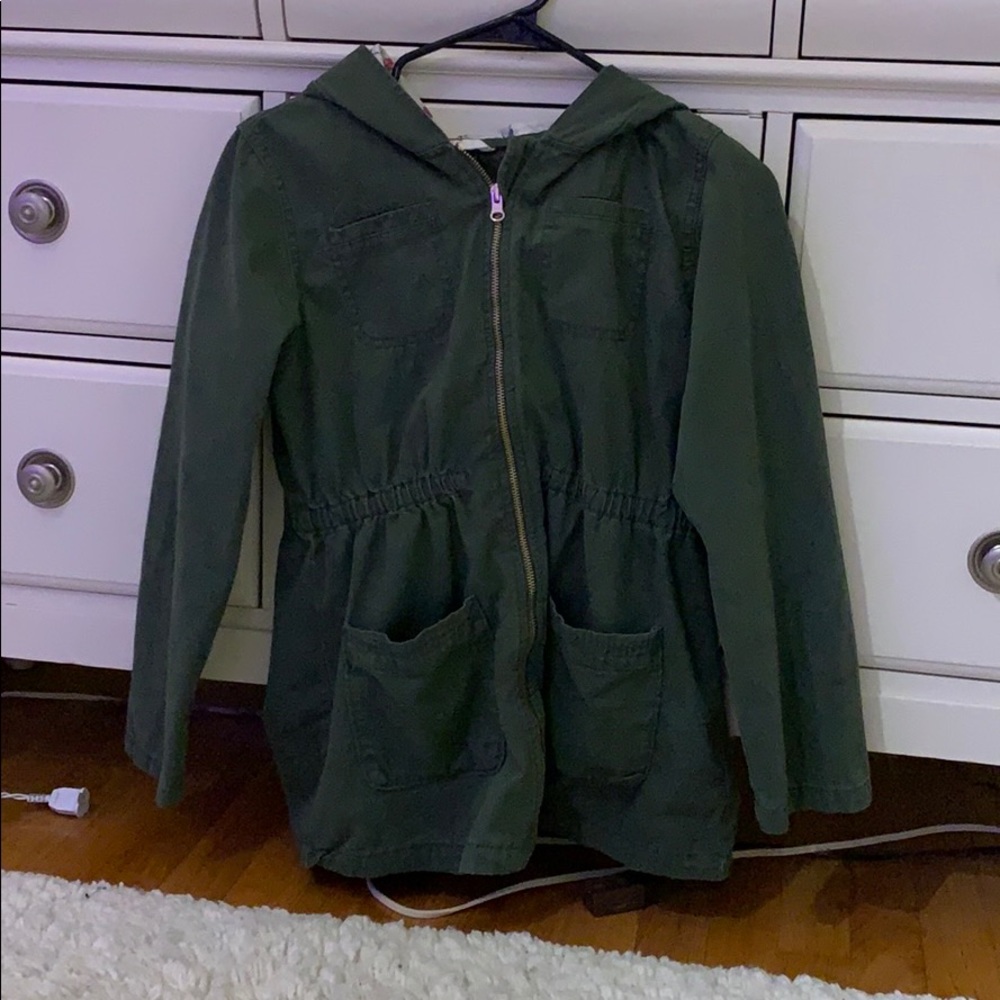 Inside of the hat is floral Army green  2 pockets